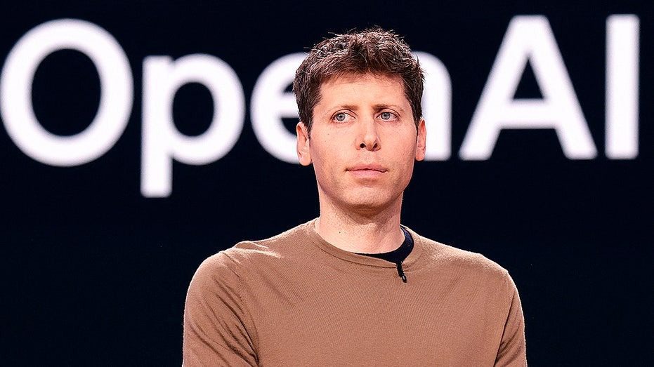 Sam Altman présente le nouveau compagnon de poche. En face, un échec ChatGPT-5 car l'experience a été mise de coté