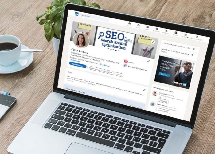 Sur quels réseaux sociaux une marque doit-elle vraiment veiller en 2026 3 Profil LinkedIn d'une entreprise consulté pour la veille de réputation