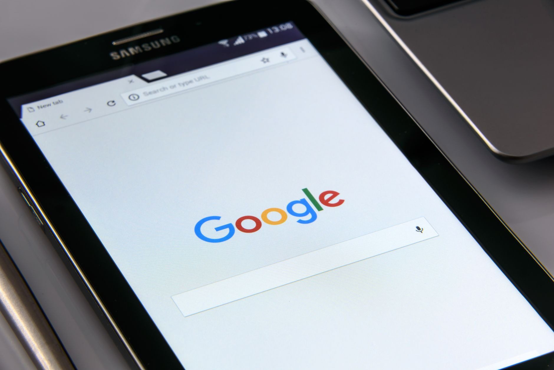 AI Overviews : la leçon suisse du Temps avant l'arrivée en France 1 Exemple d'un AI Overview affiché dans les résultats de recherche Google en France